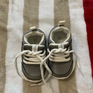 Infant tennis shoes size 3